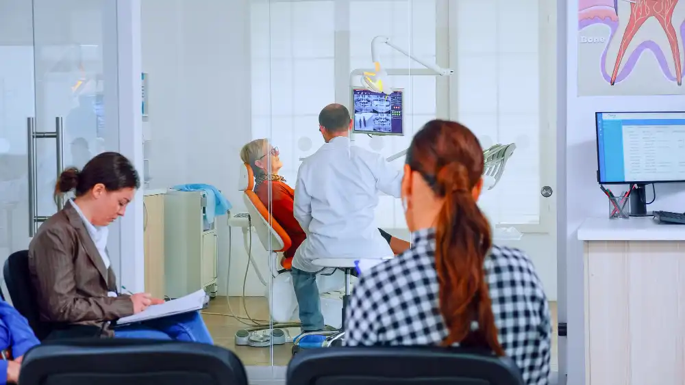 İlk Kez Diş Kliniğine Gidenleri Neler Bekler